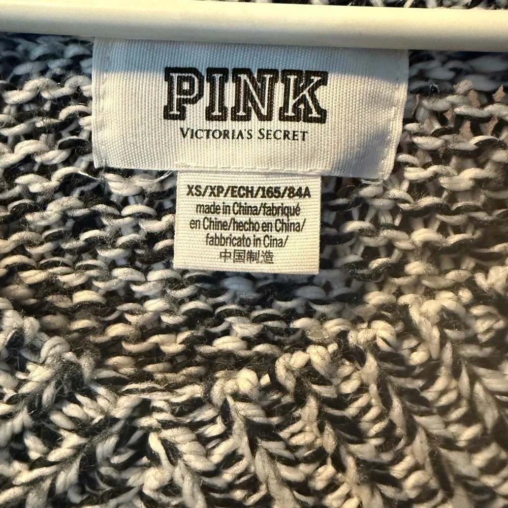 🖤 PINK by Victoria’s Secret Marled Knit V-Neck Sweater Size XS | Black & White - Picture 2 of 3